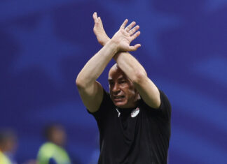 Qué hay detrás del gesto que hizo el técnico de Egipto durante el gol de la victoria de Argentina
