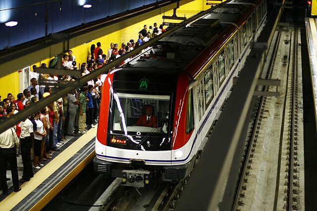 Servicio en la Línea 2 del Metro y el Teleférico se vio afectado debido a falla eléctrica