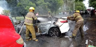 Una persona muere calcinada y dos resultan heridas tras accidente en Santo Domingo Norte
