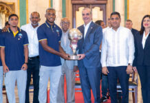 Abinader recibe en el Palacio Nacional al Salcedo Fútbol Club tras conquistar el campeonato nacional de la Liga Dominicana de Fútbol