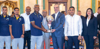 Abinader recibe en el Palacio Nacional al Salcedo Fútbol Club tras conquistar el campeonato nacional de la Liga Dominicana de Fútbol