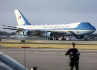 Aeropuerto de Palm Beach en Florida ahora lleva el nombre de Trump