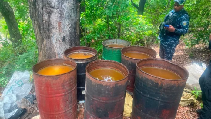 Desmantelan en Azua fábrica clandestina con más de 25 mil litros de alcohol adulterado