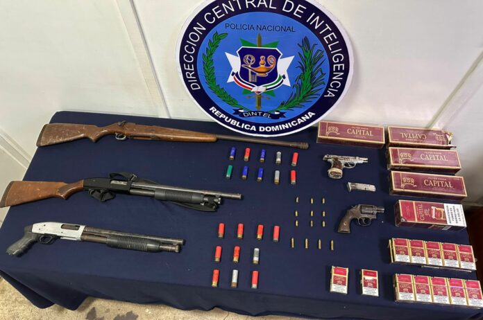 Realizan allanamientos en Santiago; ocupa cinco armas de fuego y cigarrillos de presunto contrabando