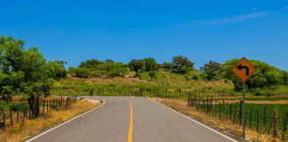 Abinader inaugura la nueva carretera Palo Verde-Laguna Verde en Montecristi