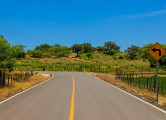 Abinader inaugura la nueva carretera Palo Verde-Laguna Verde en Montecristi