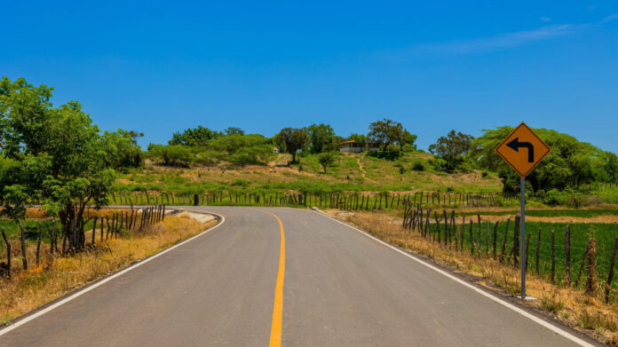 Abinader inaugura la nueva carretera Palo Verde-Laguna Verde en Montecristi