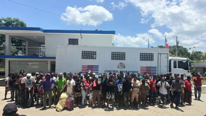 Ejército detiene a 99 haitianos en condición migratoria irregular durante operativo en Dajabón