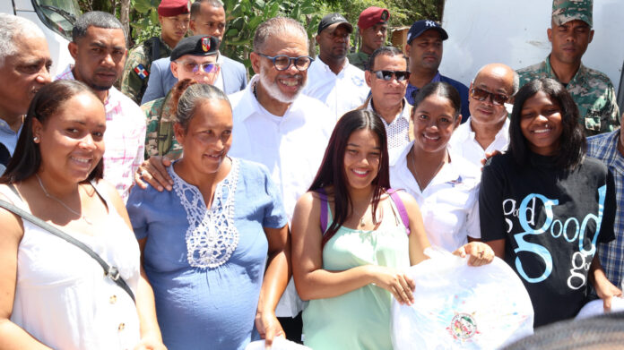 Instituciones gubernamentales realizan jornada de asistencia social en Las Zanjas de San Juan
