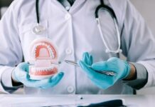 Solicitan prisión preventiva contra dos odontólogos acusados de presunta mala práctica médica
