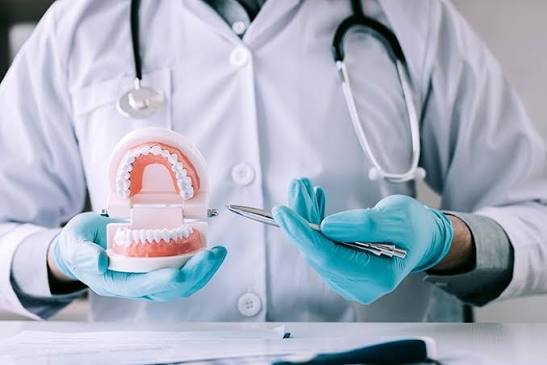Solicitan prisión preventiva contra dos odontólogos acusados de presunta mala práctica médica