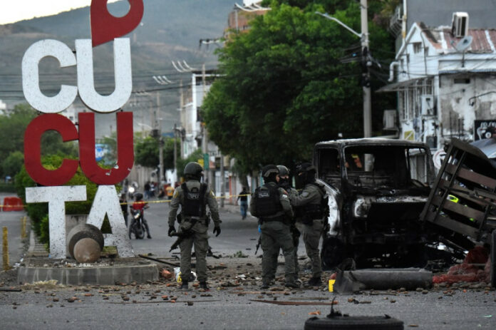 Atentado con bomba en Colombia deja 11 heridos por a pocos días de la investidura presidencial