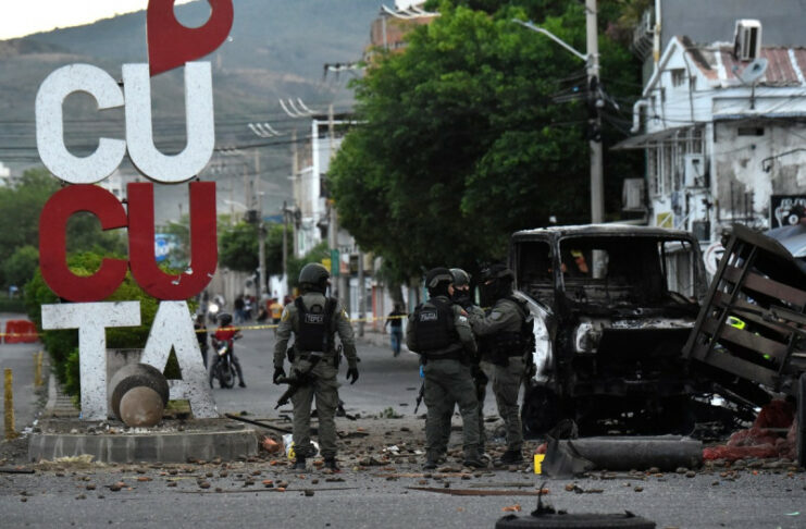 Atentado con bomba en Colombia deja 11 heridos por a pocos días de la investidura presidencial