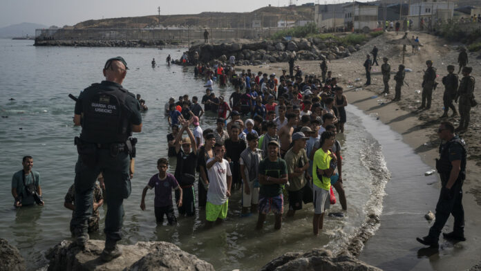 Ceuta amenaza al Gobierno español en medio de la crisis migratoria