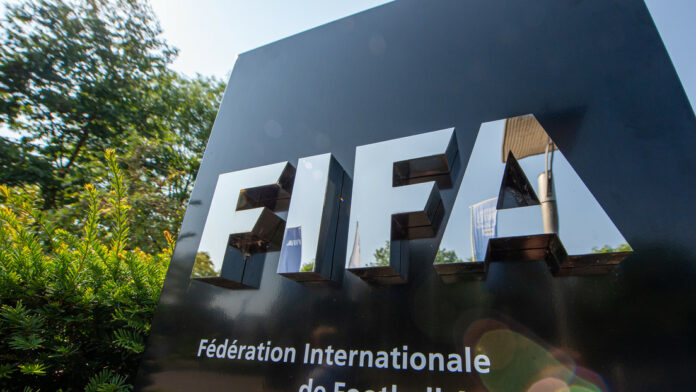 La FIFA despide a una figura importante que desafió en público el polémico plan de Infantino