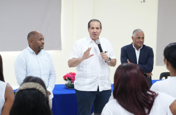 Ministro Víctor Atallah destaca reducción de 82 % de los casos de malaria en Azua