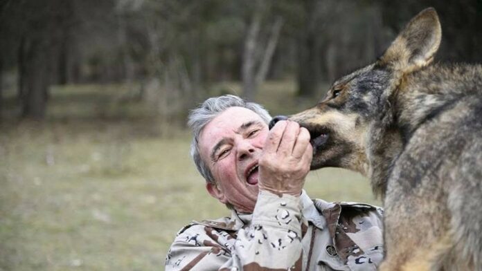 Muere a los 80 años el hombre que fue criado por lobos en España