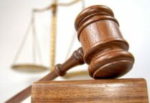 Condenan a tres años a mujer que estafó a maestros con falsos nombramientos en Barahona