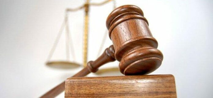Condenan a tres años a mujer que estafó a maestros con falsos nombramientos en Barahona