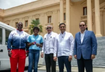 Entregan autobús a la Fundación Creando Sonrisas Eternas presidida Marileidy Paulino