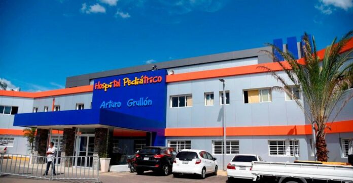Adolescente resulta herido de bala en la cabeza durante incidente en Santiago