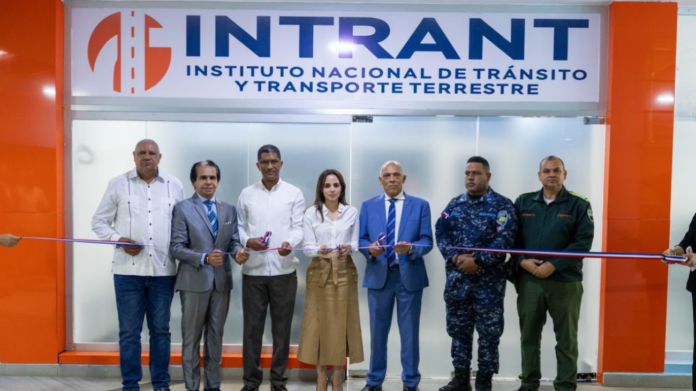 El Intrant abre oficinas de licencias en Montecristi y Dajabón