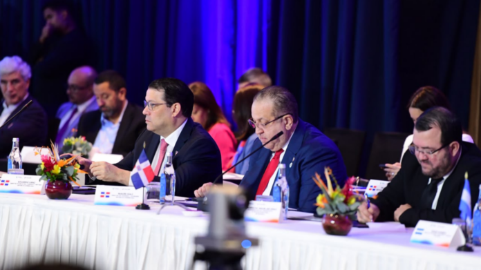 Gobierno destaca las condiciones de RD para impulsar la competitividad y el desarrollo regional