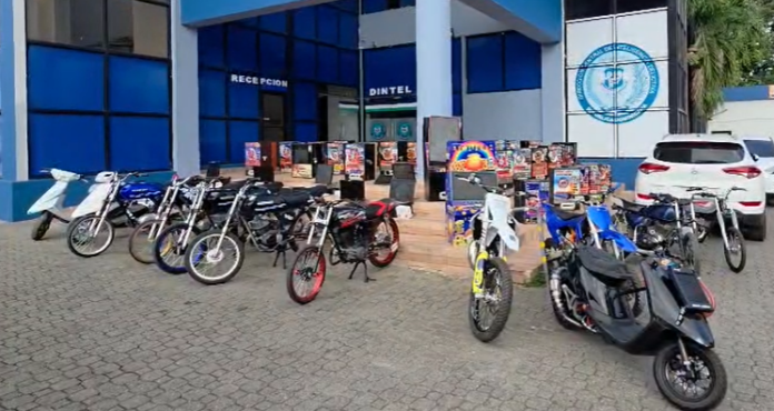 Retienen 50 máquinas tragamonedas y 12 motocicletas usadas en carreras clandestinas