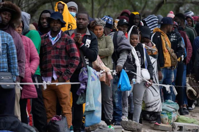 Deportan a grupo de haitianos que quedó sin estatuto de protección por orden de Trump