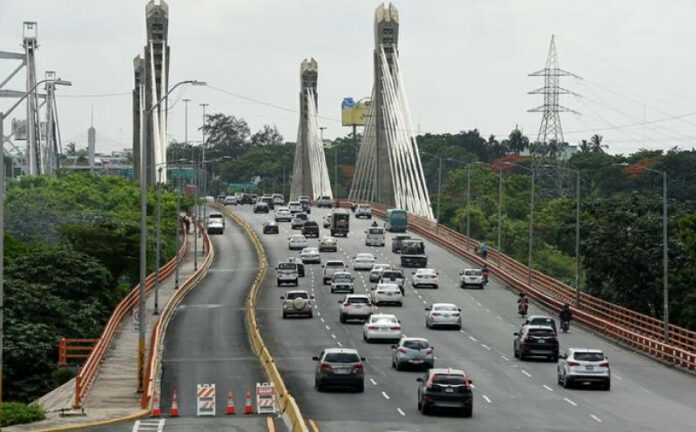 Hombre muere tras lanzarse del puente Duarte