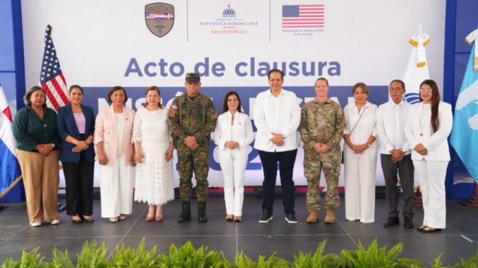 Salud y Comando Sur EE. UU. llevan servicios médicos gratuitos a 1,900 personas de La Vega